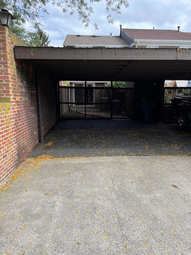 651 Simbury St unit E10, Columbus, OH 43228 - photo 5