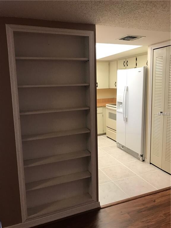 Built in book shelf.