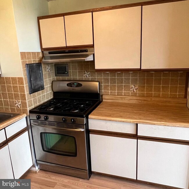 Radnor House unit 810, Bryn Mawr, PA 19010 - photo 5