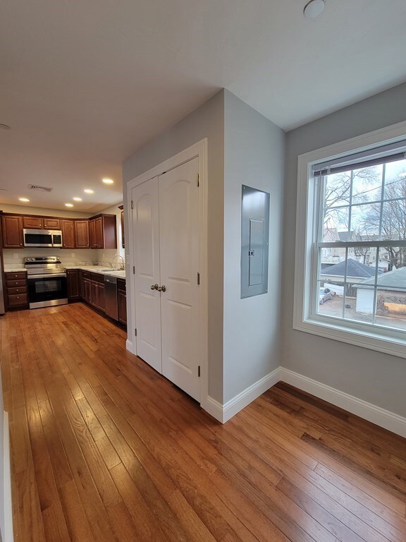 946 Warren Ave unit 2 F, Brockton, MA 02301 - photo 4