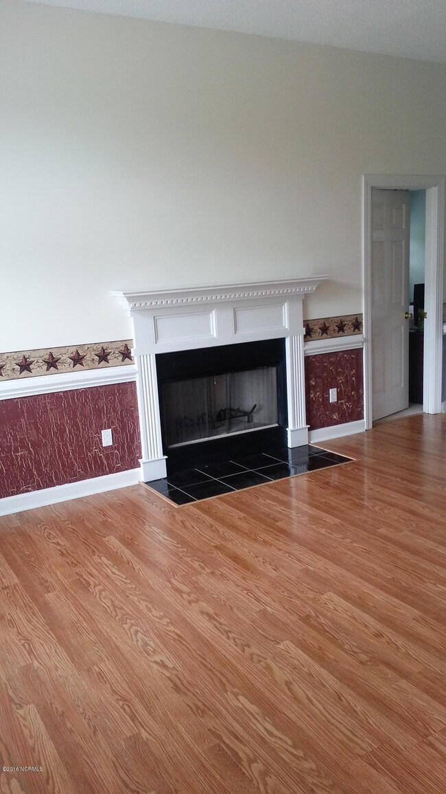 005 LR Fireplace