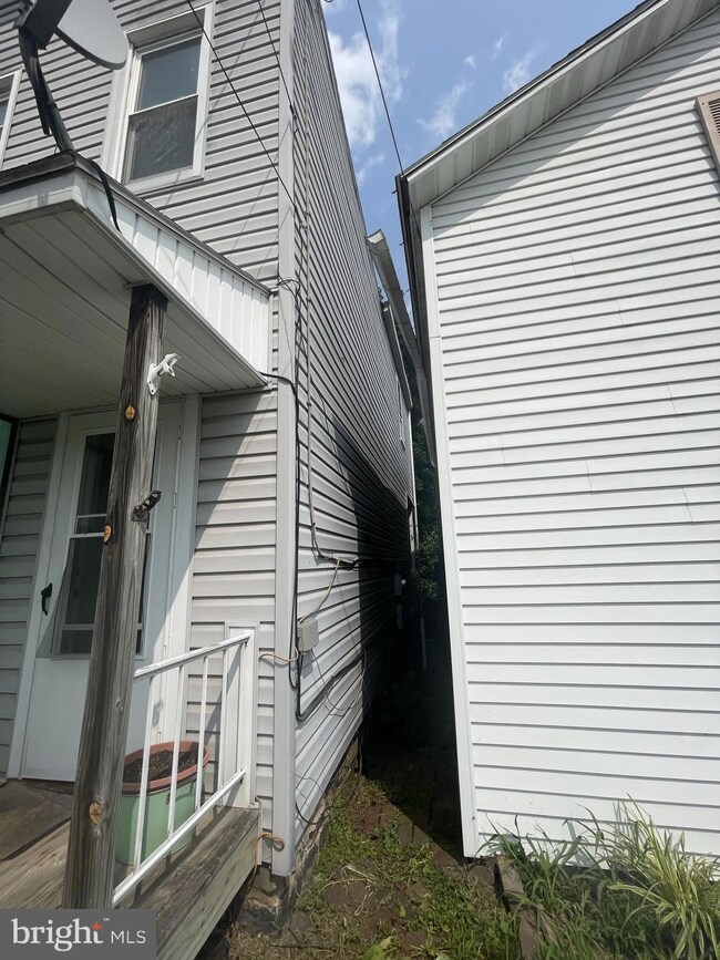 521 Furnace St, Cumberland, MD 21502 - photo 2