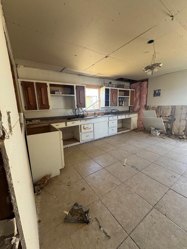 605 E 12th St, Big Spring, TX 79720 - photo 3