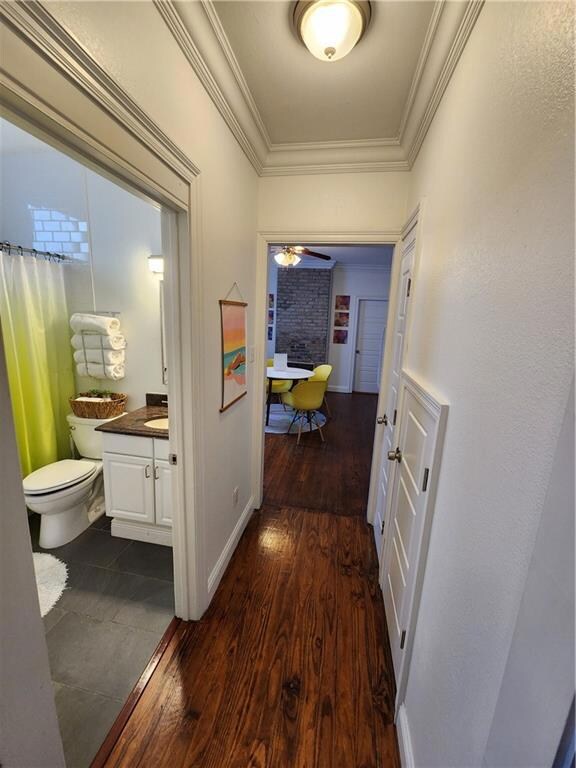4631 A (B&B Side)
           Hallway