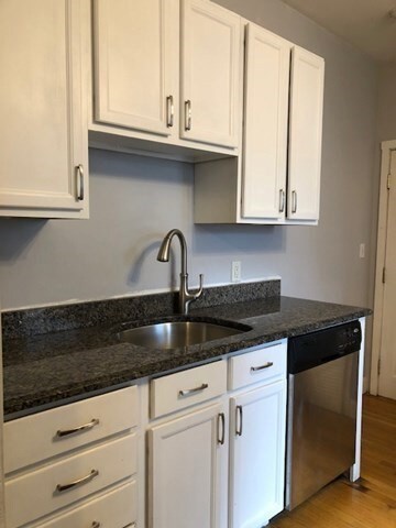 29 Ocean Ave unit 2, Salem, MA 01970 - photo 5