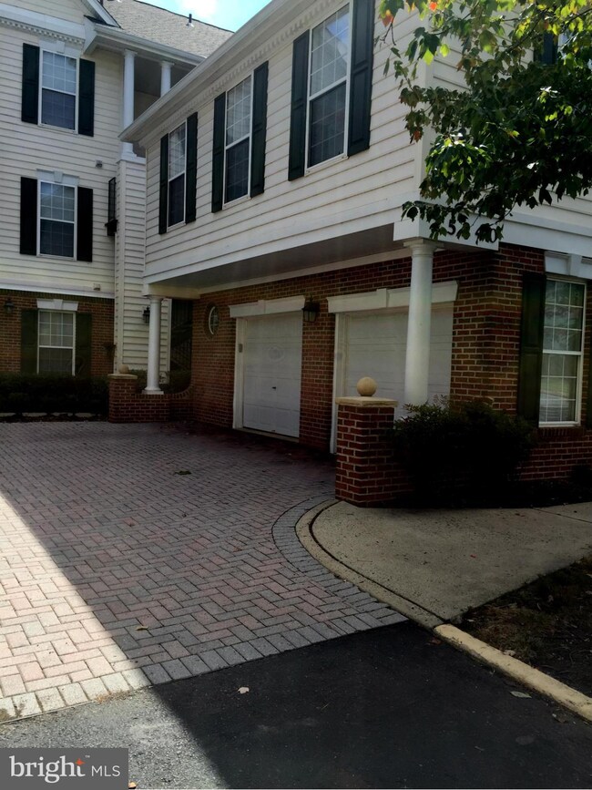 25240 Lake Shore Square unit 203, Chantilly, VA 20152 - photo 5