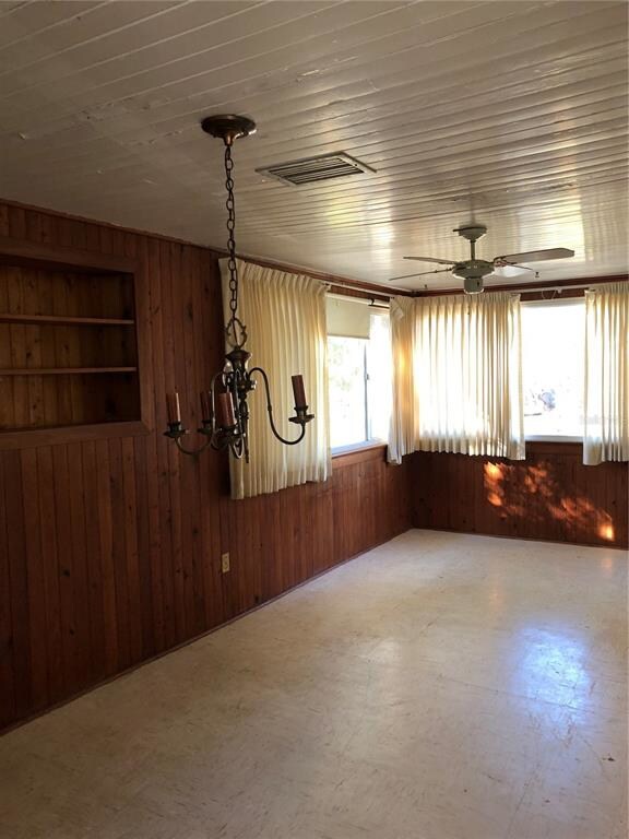 Dining room/Eating area/family room combo. Laminat