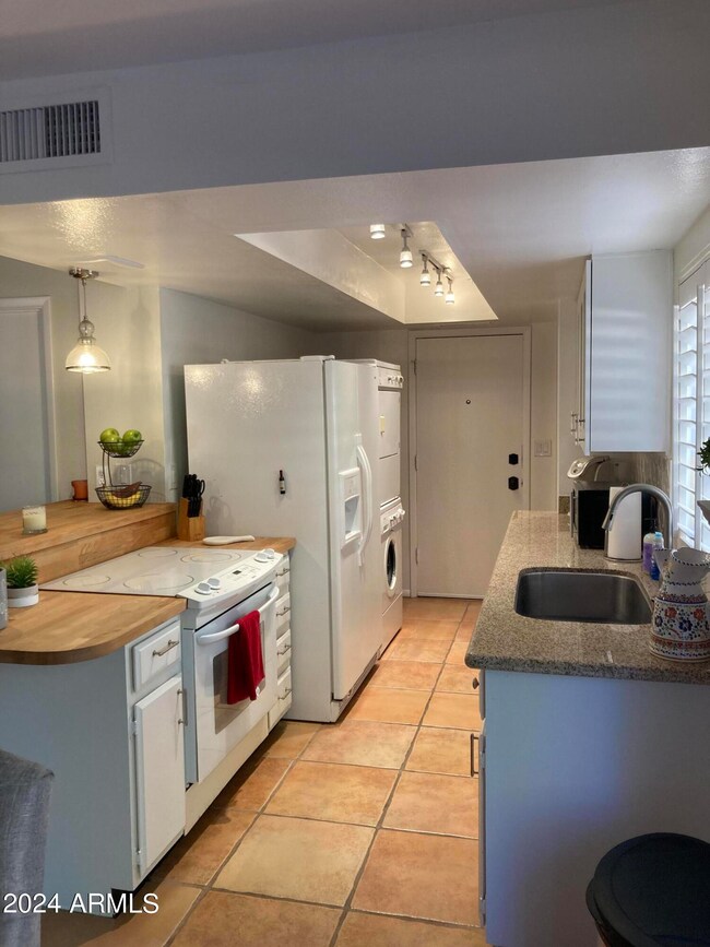 10407 N 11th St unit 3, Phoenix, AZ 85020 - photo 2