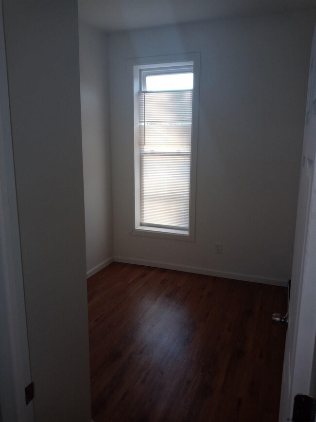 372 Clinton Ave unit 3, Albany, NY 12206 - photo 2