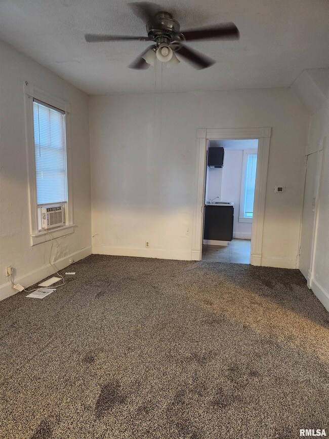 1703 W 7th St, Davenport, IA 52802 - photo 2