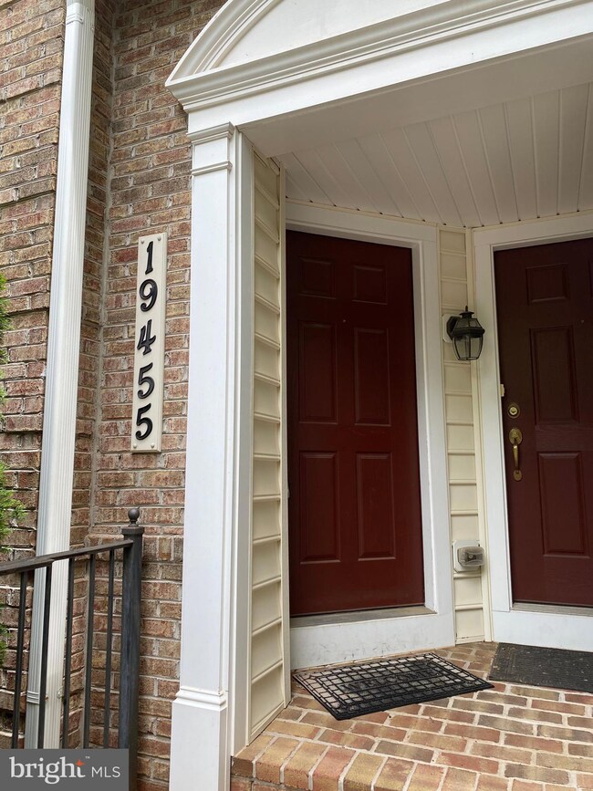19455 Dover Cliffs Cir, Germantown, MD 20874 - photo 2