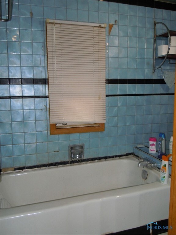Lower unit full bath
