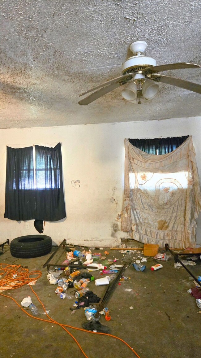 5642 Ricky St, Houston, TX 77033 - photo 4