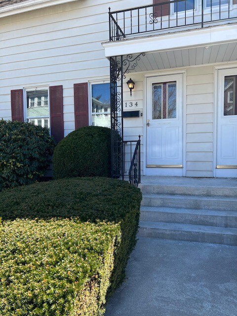 134 Newland Ave unit 2, Woonsocket, RI 02895 - photo 3