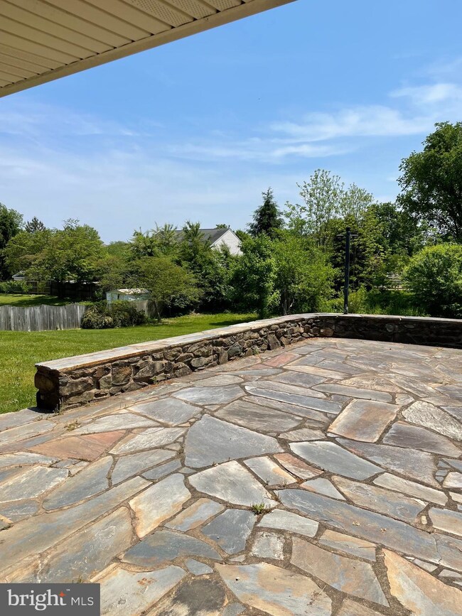 21 E Loudoun St, Round Hill, VA 20141 - photo 3