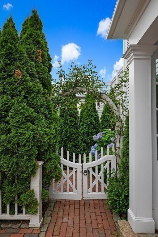 30 Lee St, Marblehead, MA 01945 - photo 5