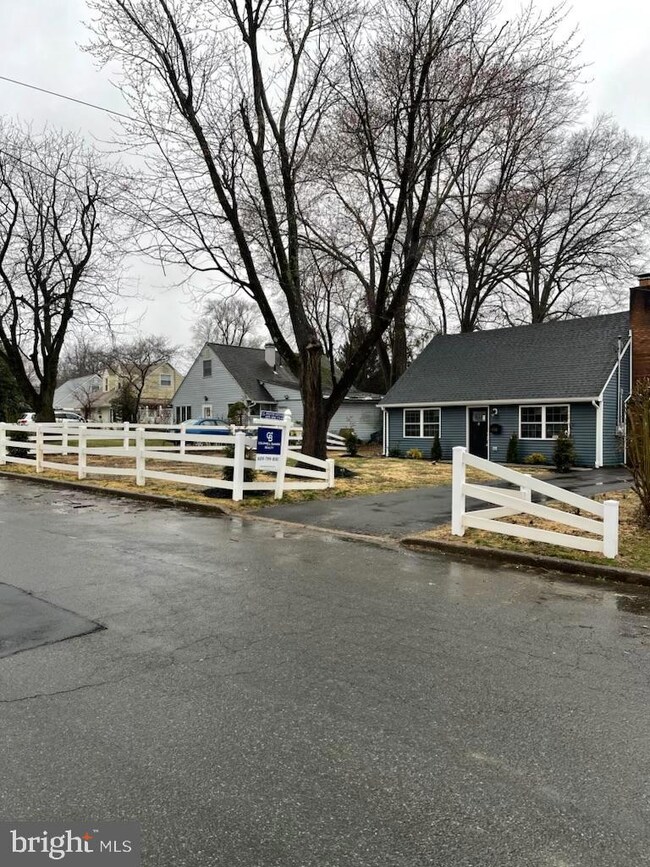 113 Beacon Ave, Ewing, NJ 08618 - photo 3