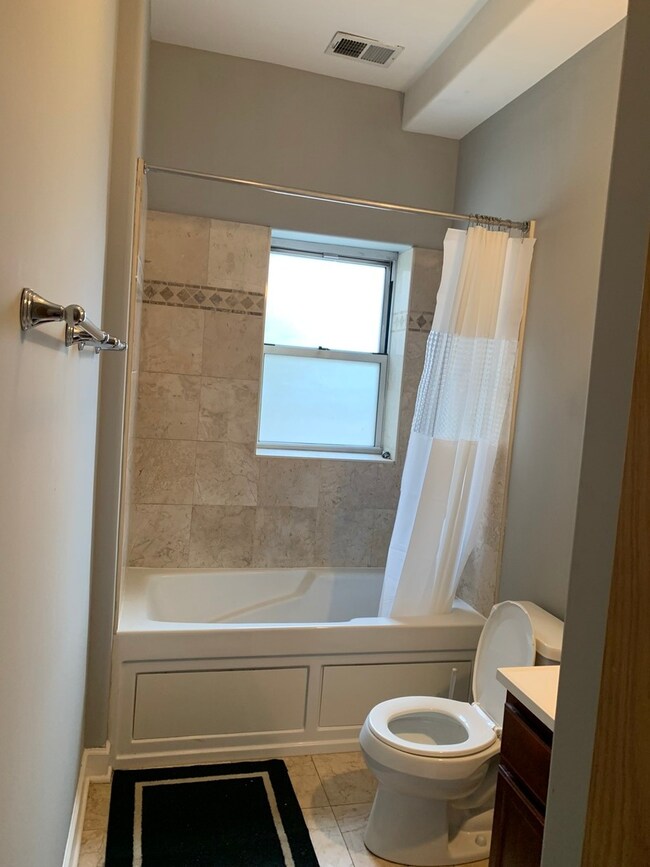 2737 W Arthur Ave unit G, Chicago, IL 60645 - photo 4