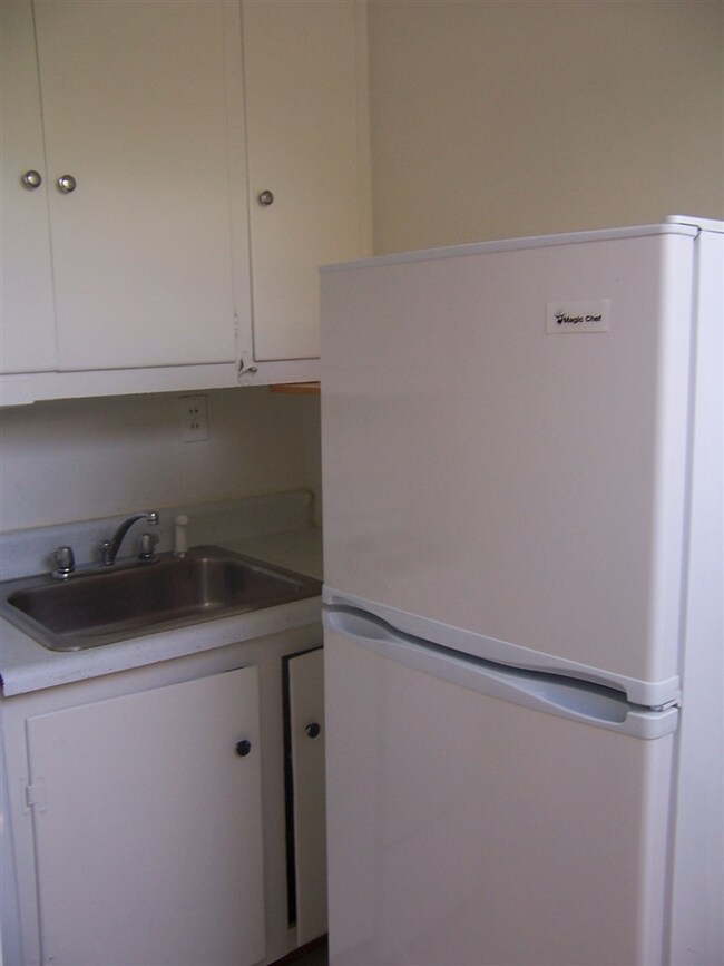 599 Middle St unit 2, Portsmouth, NH 03801 - photo 4