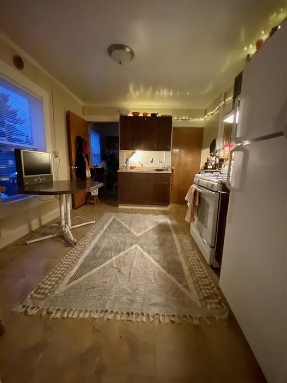 58 Robbins St unit 2, Waltham, MA 02453 - photo 2