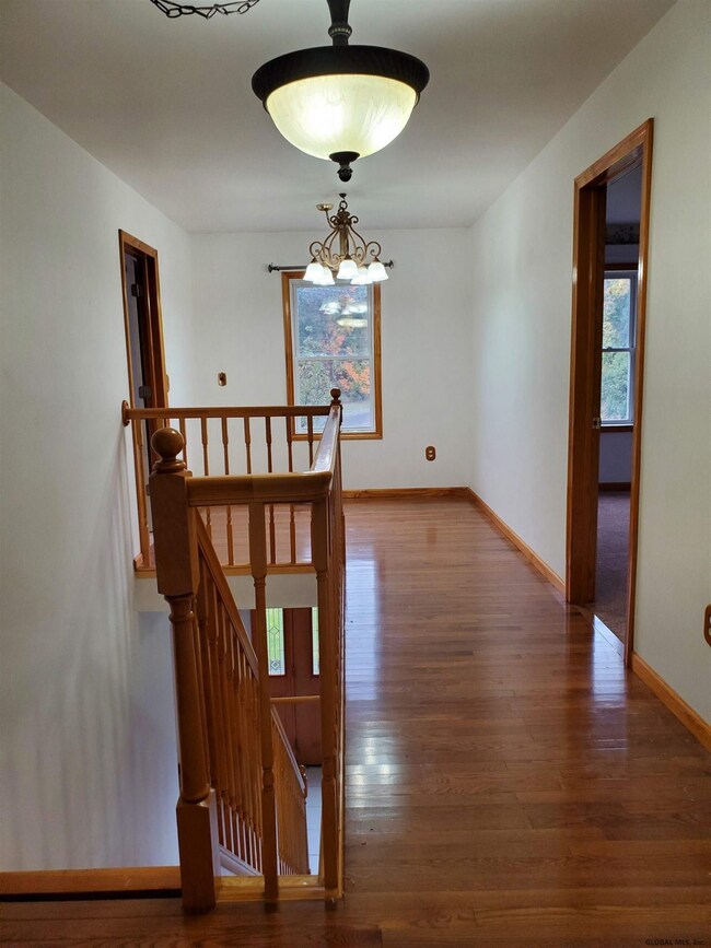 1002 Shannon Blvd, Schenectady, NY 12309 - photo 4