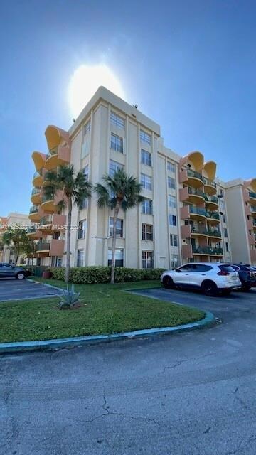 9360 Fontainebleau Blvd unit 611, Miami, FL 33172 - photo 4