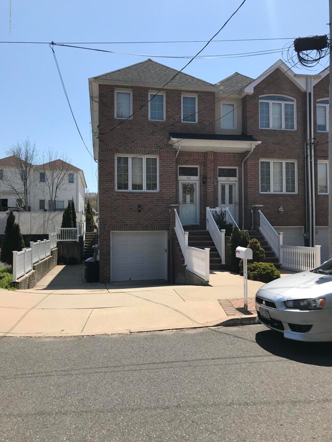 216 Sneden Ave, Staten Island, NY 10312 - photo 3