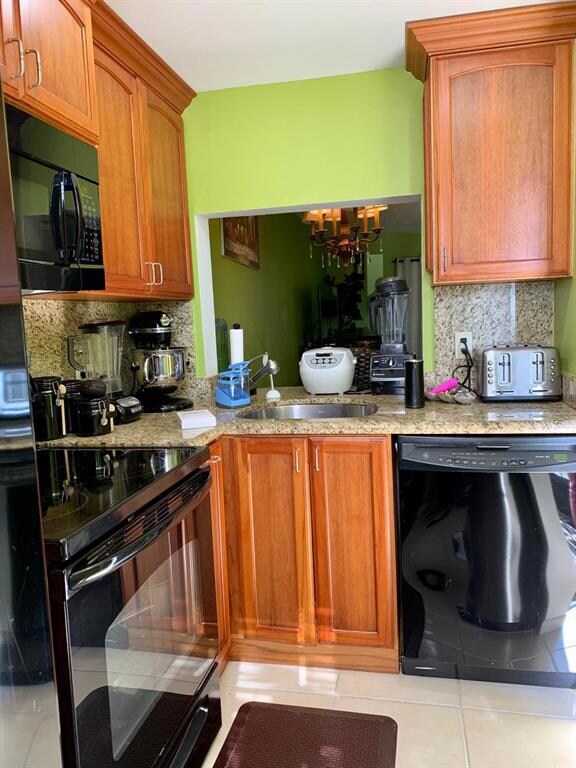 427 N Cypress 2 kitchen 1