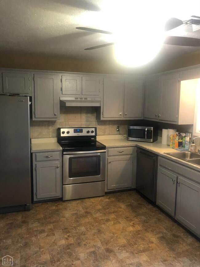 1105 N 29th St, Paragould, AR 72450 - photo 3