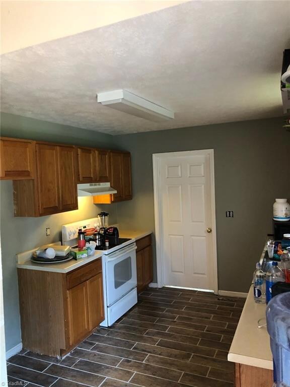 1503 Southtree Ln, High Point, NC 27263 - photo 3