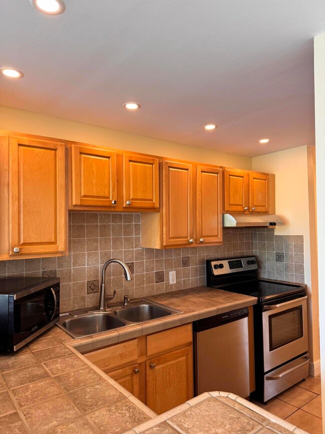 88540 Overseas Hwy unit 203, Tavernier, FL 33070 - photo 2