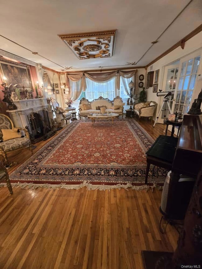 542 Hemlock Dr, Cedarhurst, NY 11516 - photo 3