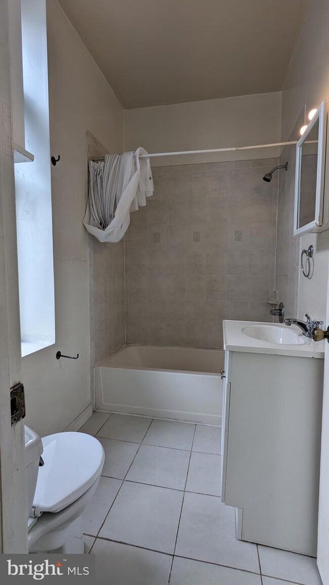 2362 N Front St unit 2, Philadelphia, PA 19133 - photo 5