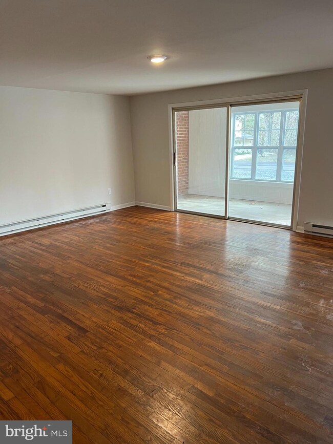 156 Tower Cir unit 3, Berkeley Springs, WV 25411 - photo 6