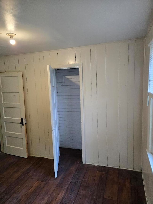 bed 1 doorway