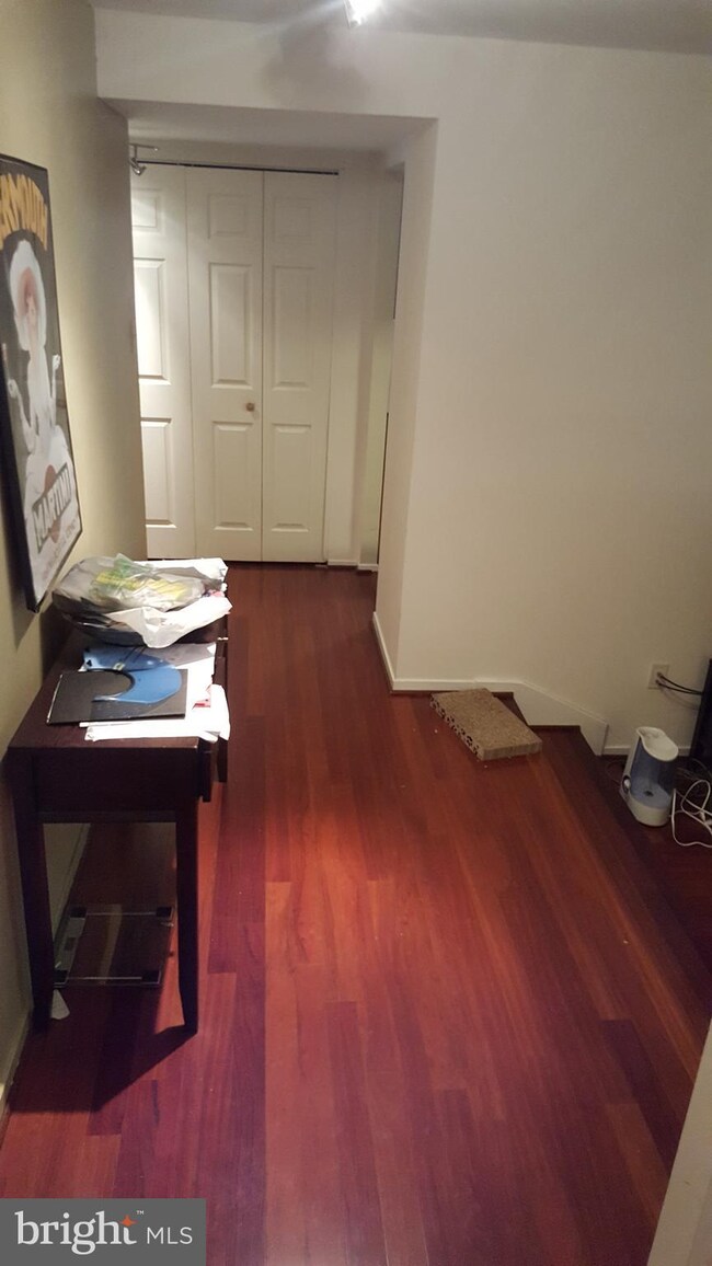 1670 Parkcrest Cir unit 100, Reston, VA 20190 - photo 3