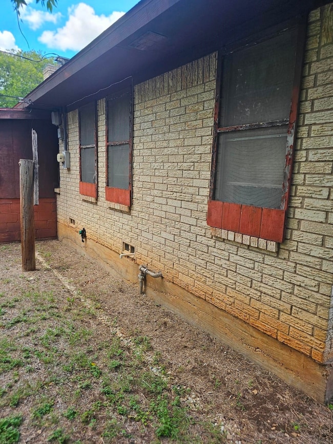 311 Arthur St, Mc Gregor, TX 76657 - photo 6