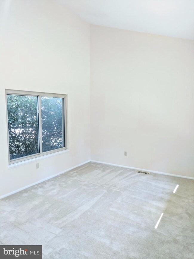 14708 Pebble Hill Ln, North Potomac, MD 20878 - photo 7