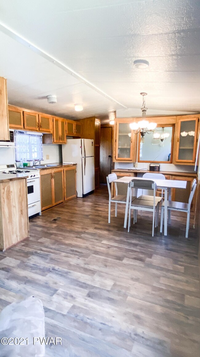 126 Cindy Ln, Paupack Township, PA 18428 - photo 5