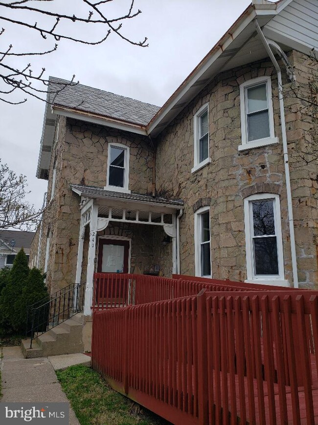 241 Juniper St, Quakertown, PA 18951 - photo 4