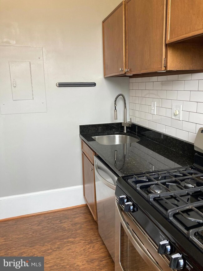 1338 Wisconsin Ave NW unit 3, Washington, DC 20007 - photo 7