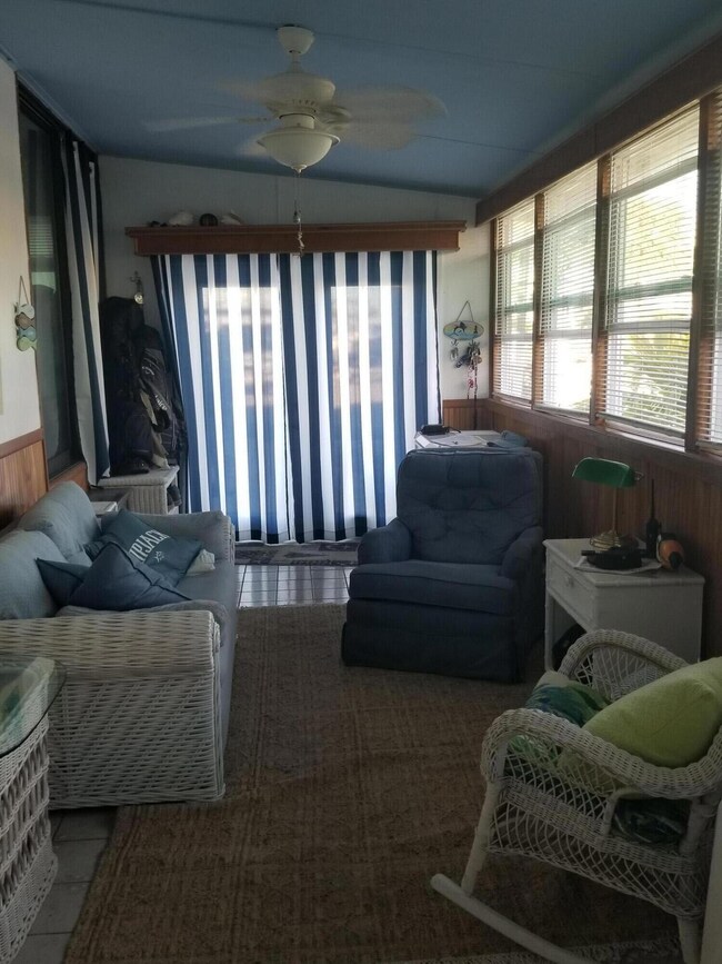 371 Living rm Area