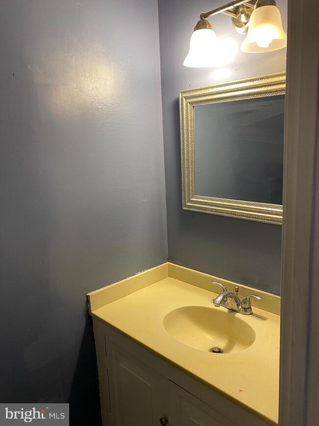 1973 Mayflower Dr, Woodbridge, VA 22192 - photo 4