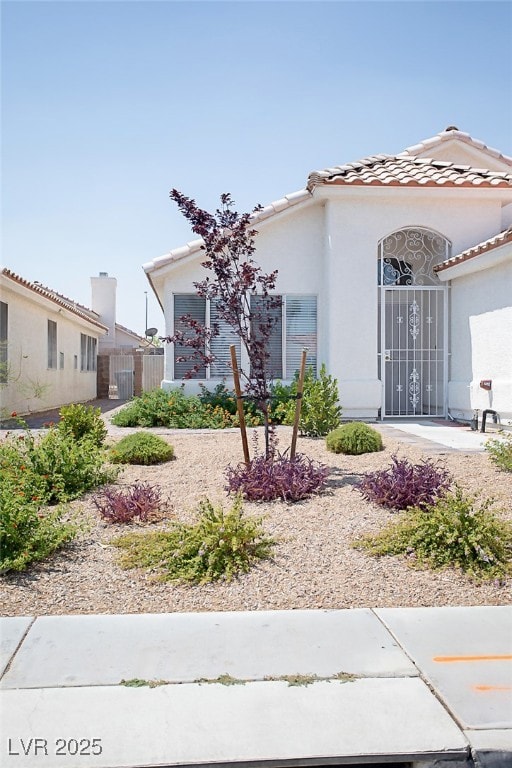 Great curb appeal, easy desert landscaping!