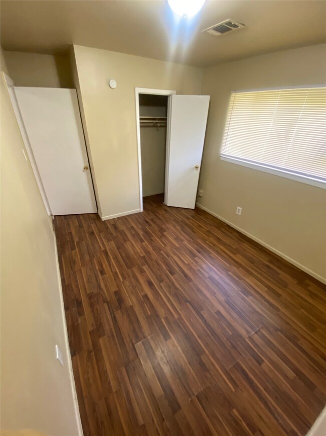 5814 Mackinaw St, Houston, TX 77053 - photo 7