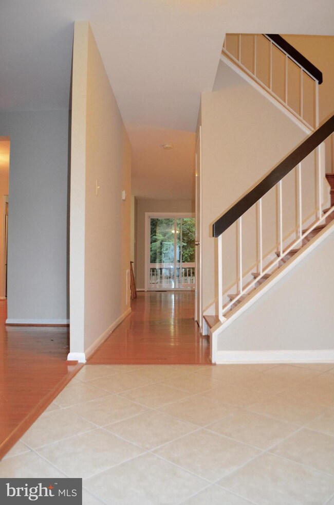 3077 White Birch Ct, Fairfax, VA 22031 - photo 3