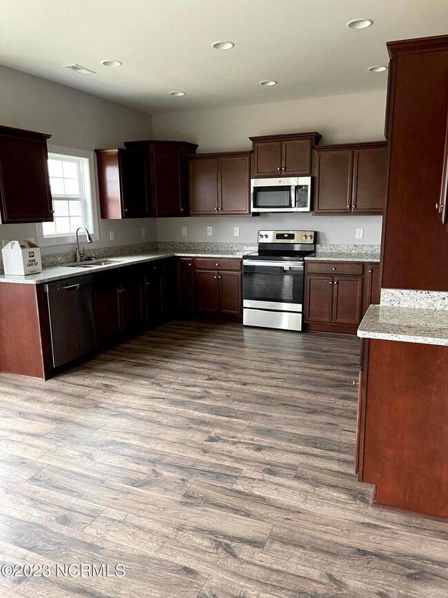 1008 Flounder Run, New Bern, NC 28562 - photo 2