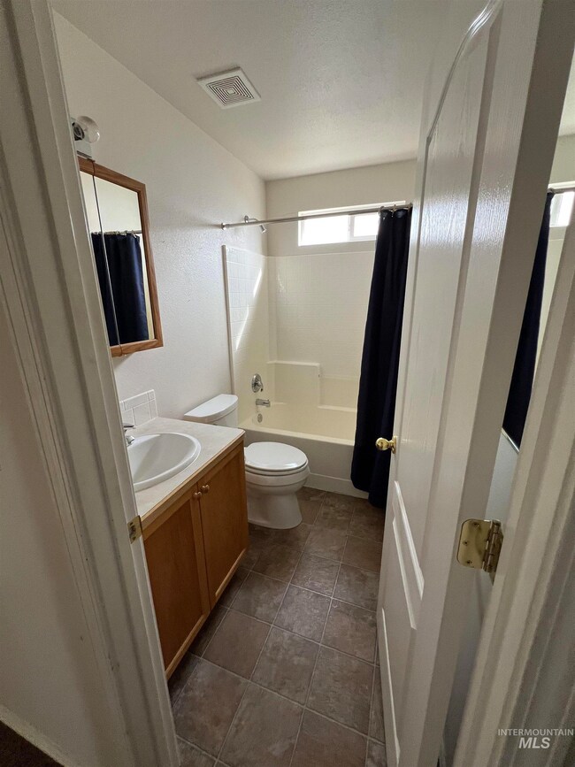 1100 W Odessa Ct unit 1, Nampa, ID 83686 - photo 3