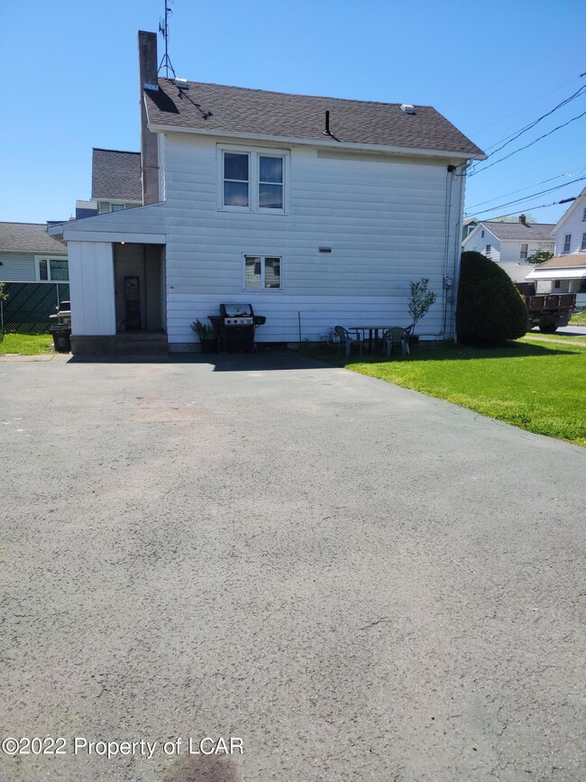 97 Maxwell St, Wilkes Barre, PA 18702 - photo 2