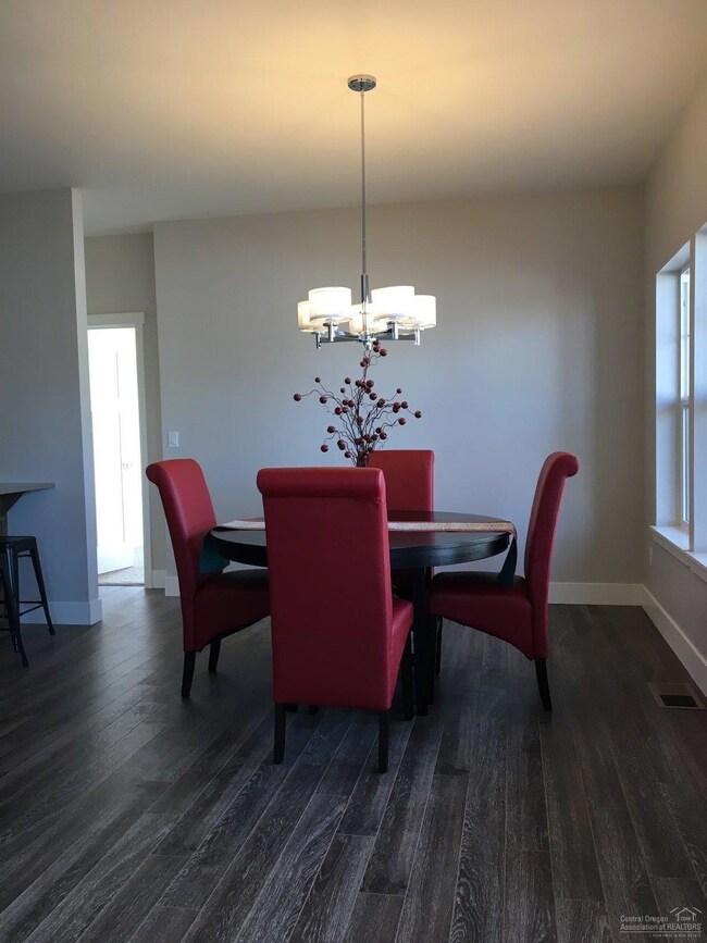 1820 NW Kingwood Ave, Redmond, OR 97756 - photo 6